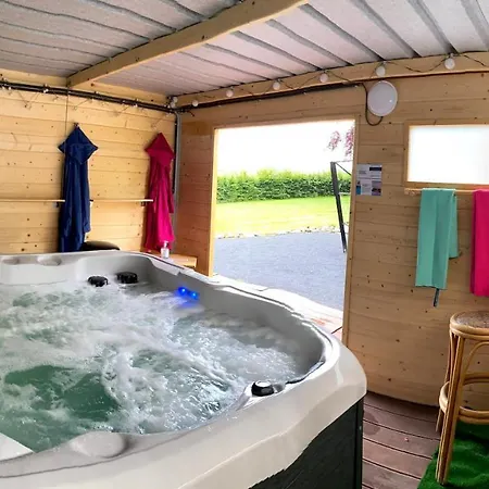 Le Chateau De Frankie Spas-saunas לינה וארוחת בוקר 3*