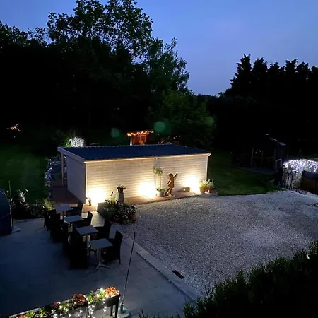 Le Chateau De Frankie Spas-saunas Bed & Breakfast
