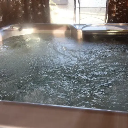 לינה וארוחת בוקר Le Chateau De Frankie Spas-saunas 3*