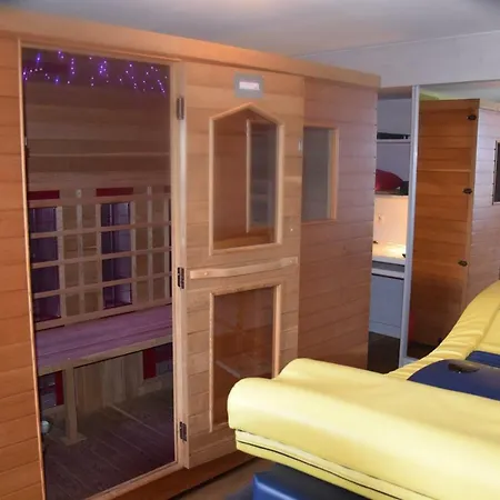 לינה וארוחת בוקר Le Chateau De Frankie Spas-saunas